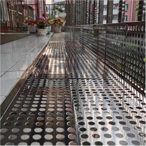 لوح مثقوب لحماية الشرفة من الفولاذ المقاوم للصدأ 304 - فتحات 10 مم، لوحة معدنية مقاس 80 × 110 سم مع أربطة وقفازات، مقاومة للطقس وحل أمان آمن in Kuwait