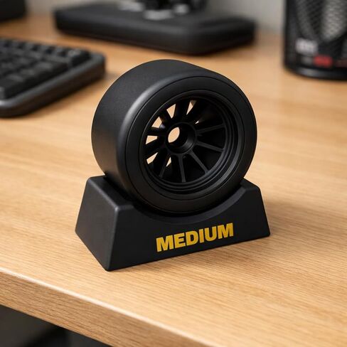 عرض مكتب لإطارات السباق بنمط الفورمولا 1، نموذج عجلة صغيرة طبق الأصل لإطار F1 مركب متوسط ​​لمكتب المكتب، ديكور المرآب، هدية رياضة السيارات in Kuwait