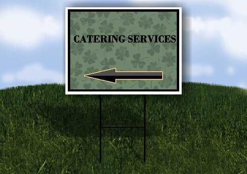 خدمات تقديم الطعام، عيد القديس باتريك، البرسيم الأيرلندي الداكن، سهام على شكل حرف A، جانب واحد، مقاس 23 × 23 بوصة. in Kuwait