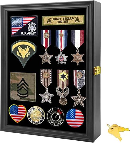 صندوق ظلال عرض الدبوس العسكري، إطار عرض ميدالية وشارة من خشب الصنوبر الصلب مع باب أكريليك للحماية من الأشعة فوق البنفسجية، حامل مثبت على الحائط قابل للقفل للرقع والشارات والأشرطة، 15.4 بوصة × 11.2 بوصة (أسود) in Kuwait