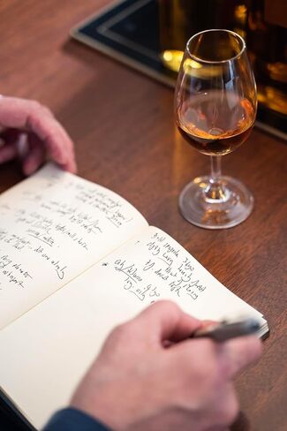 زجاج ويسكي كوبيتا من جلينكيرن وغطاء تذوق في علبة هدايا in Kuwait