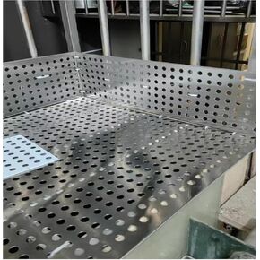 لوح مثقوب من الفولاذ المقاوم للصدأ 304 - حارس الشرفة وشبكة أمان للقطط، لوح معدني صناعي متين (47 × 50 سم) لحماية الشرفة وسلامتها in Kuwait