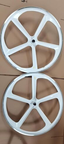 مجموعة عجلات R4 29 بوصة BMX 700c للدراجة ذات 5 قضبان ماج مع عجلة حرة (أبيض) in Kuwait