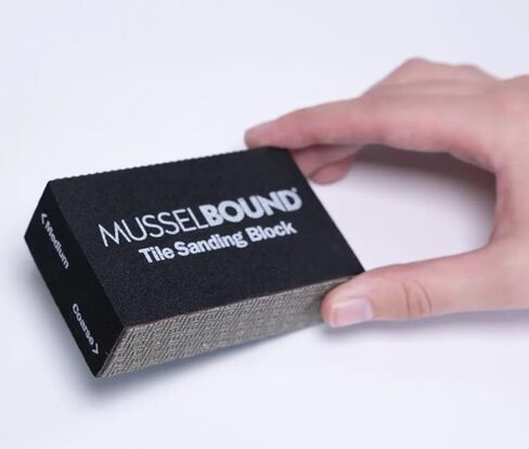 كتلة صنفرة بلاط الحائط من MusselBound® ذات حبيبات مزدوجة (خشنة ومتوسطة) لحواف البلاط ذات لمسة نهائية احترافية سهلة وسريعة. in Kuwait
