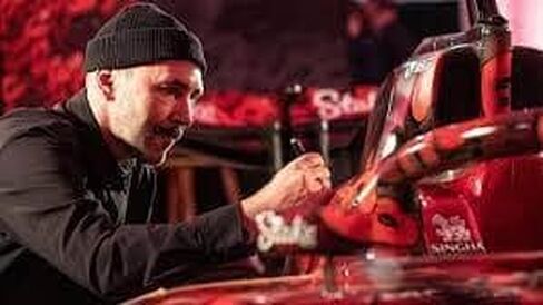 قبعة Alfa Romeo Racing F1 ذات إصدار محدود باللون الأسود الشبكي، باللون الأحمر in Kuwait