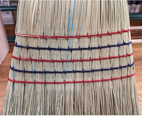 مكنسة الحظيرة المصنوعة من أميش من ليمان - مكنسة كبيرة من قش الذرة الأصلية بمقبض من الخشب الصلب، طبيعية، 57 بوصة in Kuwait