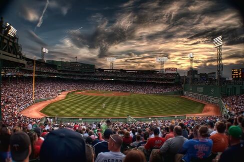 ArtsyCanvas Fenway Park at Sunset مقاس 91.44 سم × 60.96 سم، لوحة فنية جدارية من القماش مغلفة في المعرض in Saudi Arabia
