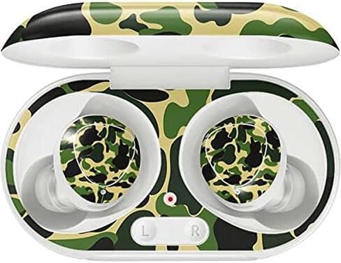 غلاف صوتي من Skinit متوافق مع Galaxy Buds+ - تصميم Skinit مرخص رسميًا ومصمم في الأصل بتصميم Green Street Camo in Saudi Arabia
