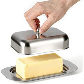 طبق زبدة من الفولاذ المقاوم للصدأ مع غطاء ومقبض، مقاس 7.5 بوصة × 5 بوصة، يناسب 2 عصا زبدة قياسية أو أوروبية، متين وغير قابل للكسر، وآمن للطاولة والثلاجة in Kuwait