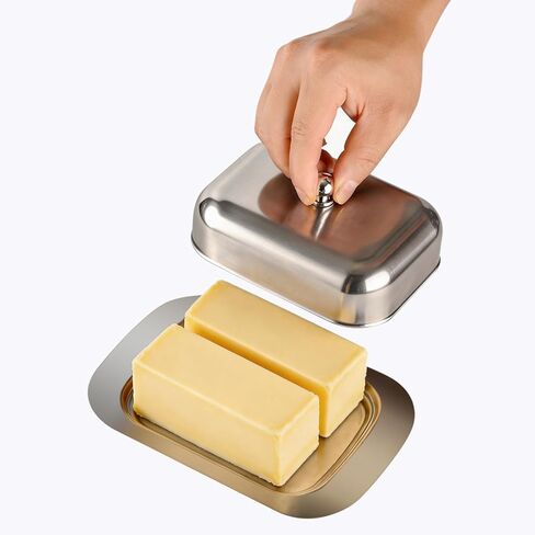 طبق زبدة من الفولاذ المقاوم للصدأ مع غطاء ومقبض، مقاس 7.5 بوصة × 5 بوصة، يناسب 2 عصا زبدة قياسية أو أوروبية، متين وغير قابل للكسر، وآمن للطاولة والثلاجة in Kuwait