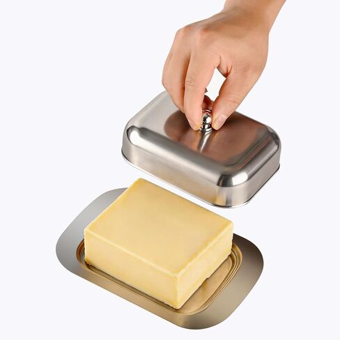 طبق زبدة من الفولاذ المقاوم للصدأ مع غطاء ومقبض، مقاس 7.5 بوصة × 5 بوصة، يناسب 2 عصا زبدة قياسية أو أوروبية، متين وغير قابل للكسر، وآمن للطاولة والثلاجة in Kuwait