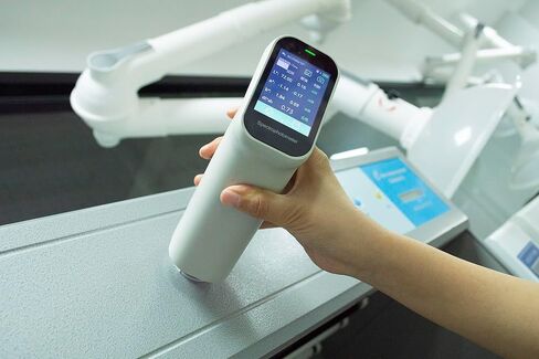 مقياس الألوان الرقمي المحمول بشاشة تعمل باللمس DS-200 جهاز اختبار محلل الألوان، الفتحة: 6 مم، D/8، SCI، RGB، Lab، الانعكاس، LCh، Hunter Lab، WI، YI، برنامج USB in Saudi Arabia