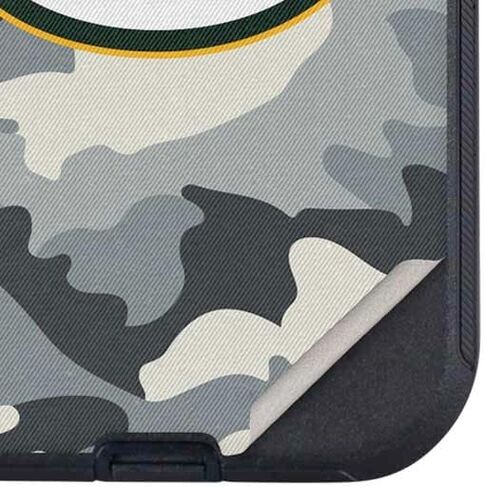 غلاف هاتف Skinit متوافق مع OtterBox Defender iPhone 14 - تصميم مموه مرخص رسميًا من NFL Green Bay Packers in Saudi Arabia