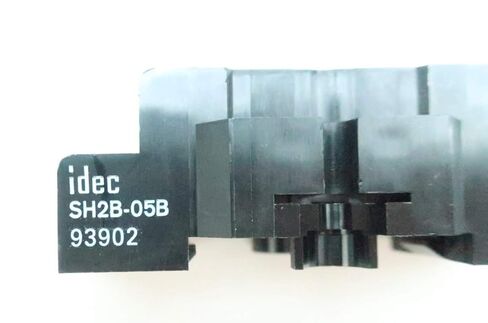 IDEC SH2B-05 Plug in Relay Socket 300V-AC 10A in Saudi Arabia