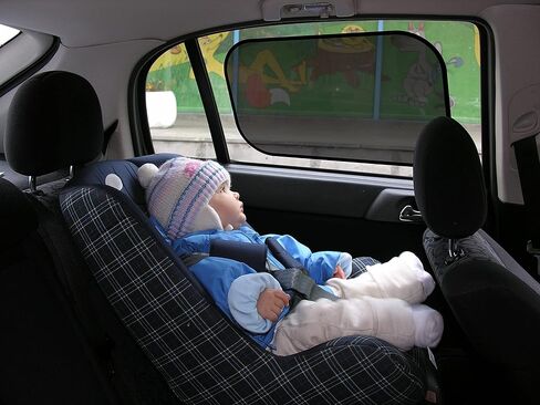 GOODYEAR، 4 عبوات، مظلات شمسية ذاتية اللصق لسيارة سيدان، سيارات صغيرة ومتوسطة الحجم، 2 عتامة داكنة و2 خفيفة، مظلات جانبية للنافذة الواقية من وهج الشمس، ملحق سيارة لا بد منه، 20.75 بوصة × 12.75 بوصة in Kuwait