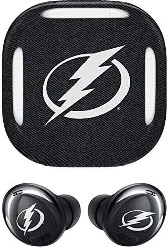 غلاف صوتي من Skinit متوافق مع Samsung Galaxy Buds Pro - تصميم خلفية سوداء مرخص رسميًا من NHL Tampa Bay Lightning in Saudi Arabia