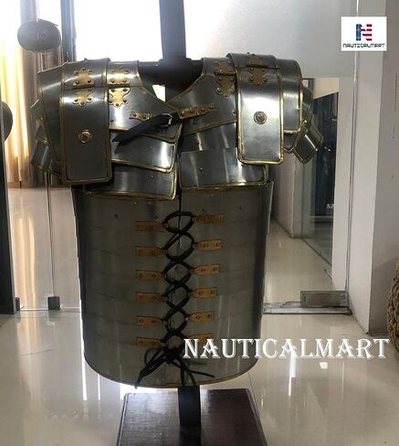 خوذة درع لوريكا سيجمينتاتا صدرية من العصور الوسطى الرومانية in Kuwait