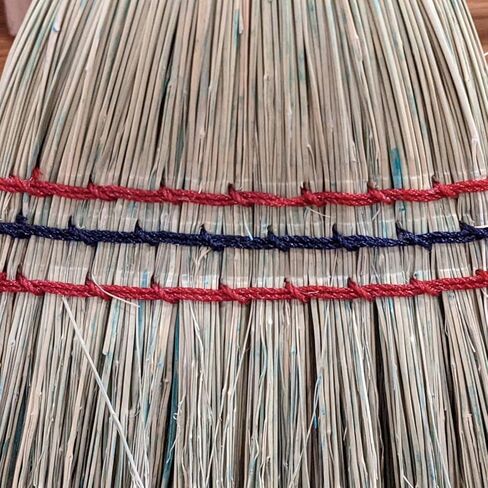 مكنسة الحظيرة المصنوعة يدويًا من ليمان أميش، مصنوعة يدويًا من قش الذرة، بطول 81.28 سم in Kuwait