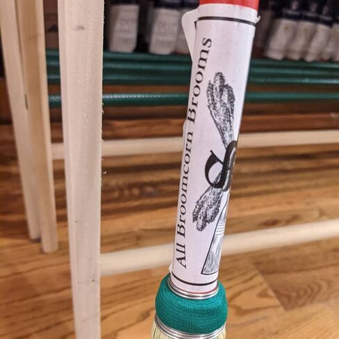 مكنسة الحظيرة المصنوعة يدويًا من ليمان أميش، مصنوعة يدويًا من قش الذرة، بطول 81.28 سم in Kuwait