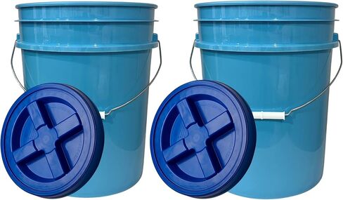 دلو من البلاستيك من فئة الطعام من هاوس ناتشورالز سعة 5 جالون مصنوع في الولايات المتحدة الأمريكية مع غطاء حشية مزدوج محكم الغلق ببرغي أزرق (عبوة من قطعتين) in Kuwait