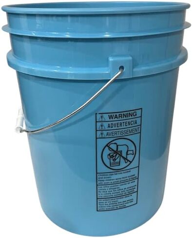 دلو من البلاستيك من فئة الطعام من هاوس ناتشورالز سعة 5 جالون مصنوع في الولايات المتحدة الأمريكية مع غطاء حشية مزدوج محكم الغلق ببرغي أزرق (عبوة من قطعتين) in Kuwait