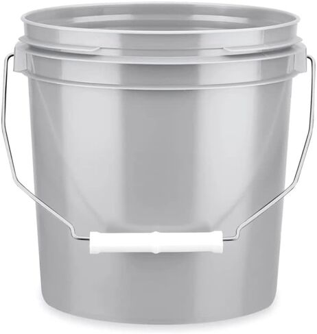 دلاء هاوس ناتشورالز بسعة 1 جالون مع أغطية - درجة الغذاء - حاويات بلاستيكية خالية من مادة BPA - (عبوة من 6) مصنوعة في الولايات المتحدة الأمريكية - رمادي وأسود in Kuwait