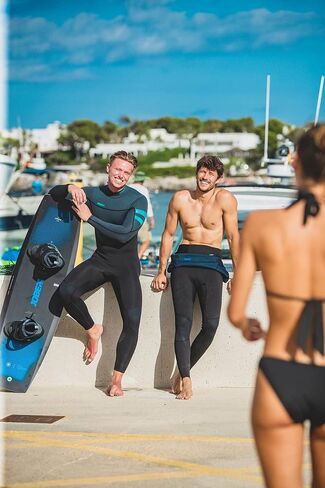 بذلة Jobe Mens Perth 3/2 مم بسحاب خلفي - رمادي جرافيت - سهل التمدد - 3 مم من النيوبرين على الصدر والظهر، 2 مم على اللوحات الأخرى in Kuwait