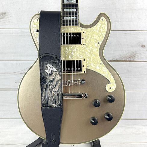 Walker & Williams CVG-WL-B Hand Carved Black And Tan Howling Timber Wolf On Black Leather Guitar Strap in Saudi Arabia