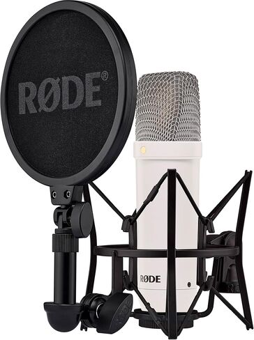 ميكروفون مكثف من سلسلة Rode NT1 Signature (أبيض) مع واجهة صوت USB من الجيل الرابع من Scarlett Solo، ذراع ذراع ميكروفون البث PSA1+ باللون الأبيض وسماعات رأس Cans50 للمراقبة in Kuwait