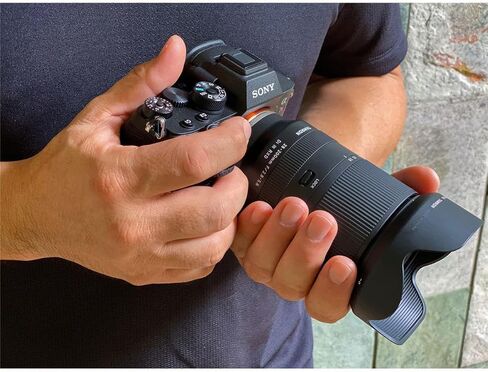 عدسة Tamron مقاس 28-200 مم f/2.8-5.6 Di III RXD (Sony E) مع تكبير واسع النطاق وفتحة f/2.8، وبطاقة Extreme PRO SDXC سعة 64 جيجابايت مع سرعة قراءة 200 ميجابايت/ثانية، وفلتر Tiffen 67 مم للأشعة فوق البنفسجية ومجموعة حقيبة ظهر للكاميرا in Kuwait