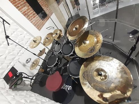 درع الطبل - 5 ألواح - يتحول إلى قفص طبل بطول 10 أقدام × 5 أقدام - مفصلات من الفولاذ المقاوم للصدأ كاملة الطول مثبتة مسبقًا. للممارسة والأداء. in Kuwait