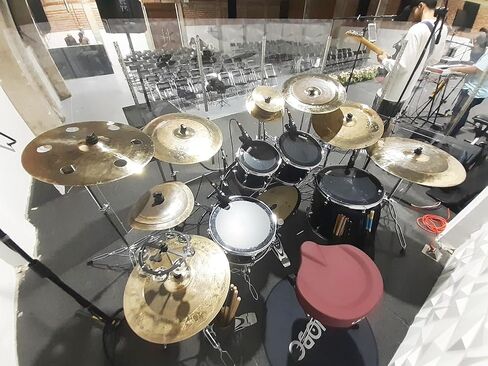 درع الطبل - 5 ألواح - يتحول إلى قفص طبل بطول 10 أقدام × 5 أقدام - مفصلات من الفولاذ المقاوم للصدأ كاملة الطول مثبتة مسبقًا. للممارسة والأداء. in Kuwait