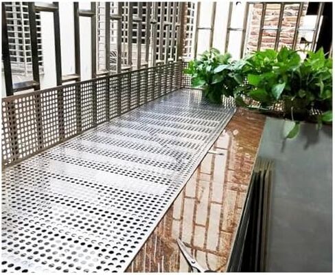 لوح مثقوب من الفولاذ المقاوم للصدأ، لوح مثقوب من الفولاذ المقاوم للصدأ 304، شبكة مضادة للسقوط لعتبات النوافذ والشرفات، صفائح معدنية مثقوبة متينة، شبكة أمان مقاس 80 × 12 سم in Kuwait