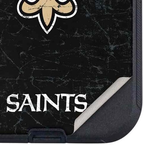 غلاف هاتف Skinit متوافق مع OtterBox Defender iPhone 15 Pro Max - تصميم مرخص رسميًا من NFL New Orleans Saints in Saudi Arabia