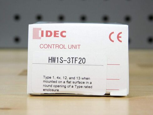 Idec HW1S-3TF20 Three Position Switch, Two NO Contacts in Saudi Arabia