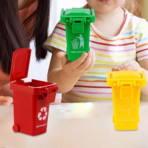 3 قطع سلة مهملات صغيرة ملونة للمكتب، حامل أقلام قمامة القمامة، حامل قلم رصاص سلة إعادة التدوير، علب قمامة شاحنة القمامة المصغرة، لعبة شاحنة سلة المهملات الصغيرة الفريدة مع عجلات غطاء in Kuwait