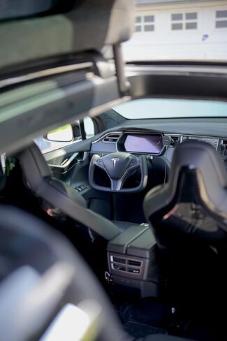 عجلة القيادة Dripo Gear Yoke لـ Telsa Model S & Model X (2012-2020) in Saudi Arabia