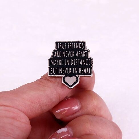 بروش شارة على شكل قلب الصداقة السوداء، الأصدقاء الحقيقيون لا يتباعدون أبدًا ربما على مسافة ولكن لا يوجد أبدًا في القلب دبابيس رائعة من الفولاذ المقاوم للصدأ على شكل طية صدر السترة للفتيات والأولاد مجوهرات هدية in Kuwait