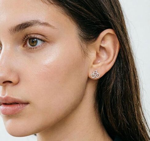 أقراط الدراجة للنساء والفتيات اللطيفة الصغيرة الفضية للدراجات لا تسبب الحساسية، مجوهرات أنيقة in Kuwait