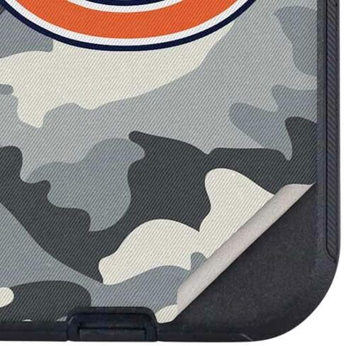 غلاف هاتف Skinit متوافق مع OtterBox Defender iPhone 13 - تصميم مموه مرخص رسميًا من NFL Chicago Bears in Saudi Arabia