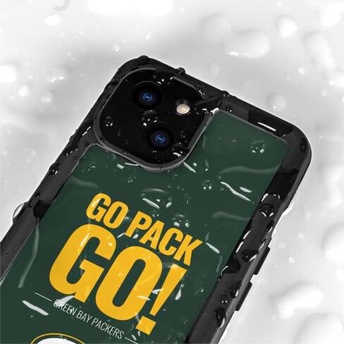حافظة هاتف مقاومة للماء من Skinit متوافقة مع iPhone 15 Plus - تصميم شعار فريق Green Bay Packers المرخص رسميًا من NFL in Saudi Arabia