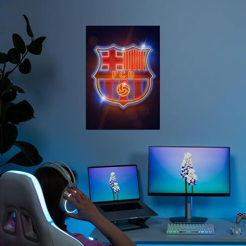 ملصق معدني رسمي من Displate لنادي برشلونة لكرة القدم يتضمن تركيب مغناطيسي عمل فني مرخص حديث لتزيين الحائط FC Barcelona Crest Crest ملصق نيون مقاس 12.6 × 17.7 بوصة in Kuwait