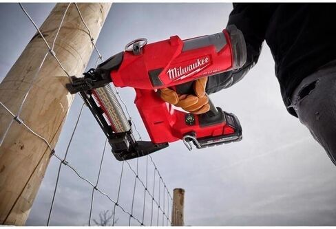 Milwaukee Electric - 2 INCH 9 Gauge Galvanized Staples in Saudi Arabia