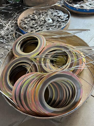 حشية جرح حلزونية من GemmySeal مع حلقة داخلية وخارجية CS، مملوءة بالجرافيت، 5 قطع 1 بوصة DN25-150lb in Kuwait