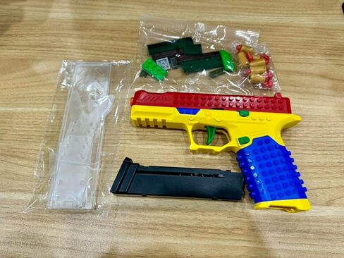 مجموعة مقبض كتلة البناء التكتيكية DIY من Bazilbazos، مسدس لعبة بناء Bazilbazos، مضحك DIY، مسدس كتلة مع حامل عرض، مليء بالإبداع لأنشطة الفريق (#1) in Kuwait