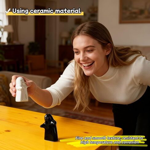 هزازات الملح والفلفل، تصميم شبح السيراميك، زوجين معانقة باللونين الأبيض والأسود، هدايا الزفاف، ديكور المطبخ، الهالوين، قابلة لإعادة الملء وسهلة الاستخدام (أسود وأبيض) in Kuwait