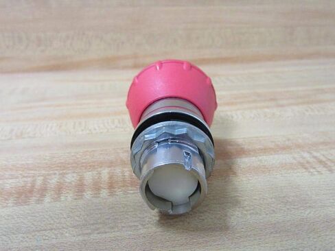 ALLEN BRADLEY 800FM-MT44 دفع وسحب/تويست للتحرير، أحمر، معدني، رأس فطر 40 مم، مشغل 22.5 مم فقط، تم صيانته، زر ضغط in Kuwait