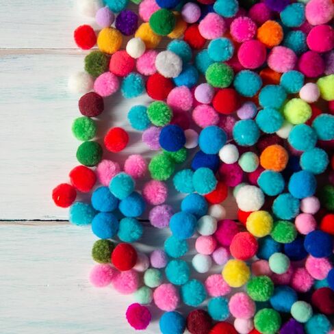 لعبة Essentials من Leisure Arts Pom Poms، عيد الميلاد قزحي الألوان -1/2 بوصة، 72 قطعة في كل عبوة in Kuwait