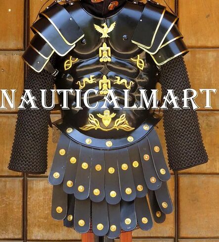 مجموعة درع العضلات الأسود الروماني من القرون الوسطى من NauticalMart مع أكتاف وخوذة مع زي الهالوين بعمود in Saudi Arabia