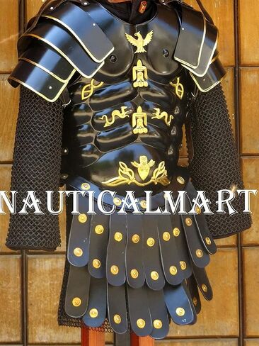 مجموعة درع العضلات الأسود الروماني من القرون الوسطى من NauticalMart مع أكتاف وخوذة مع زي الهالوين بعمود in Saudi Arabia